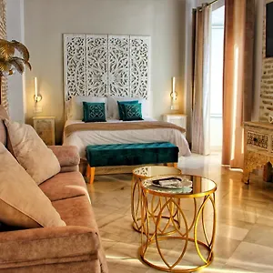 https://adriano-apartments.es-andalucia.com