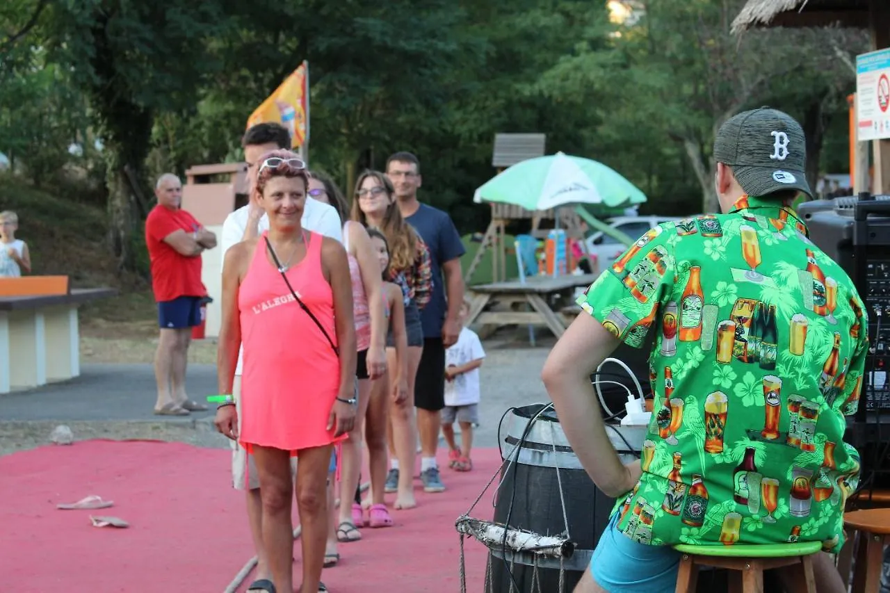 Camping Paradis Family Des Issoux Lalevade-dʼArdèche 0*,